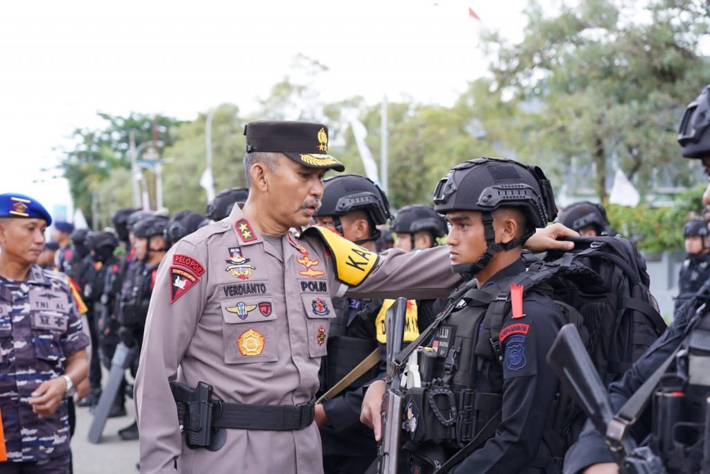 Pastikan Nataru berjalan aman, Kapolda Sulbar pimpin apel gelar pasukan