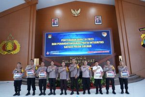 Dukung pelaksanaan tugas di Tahun 2023, Kapolda Sulbar serahkan DIPA Satker