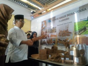 Ekspor Produksi Sabuk Kelapa ke Luar Negeri, Adelia Bikin Bangga PJ Gubernur Sulbar