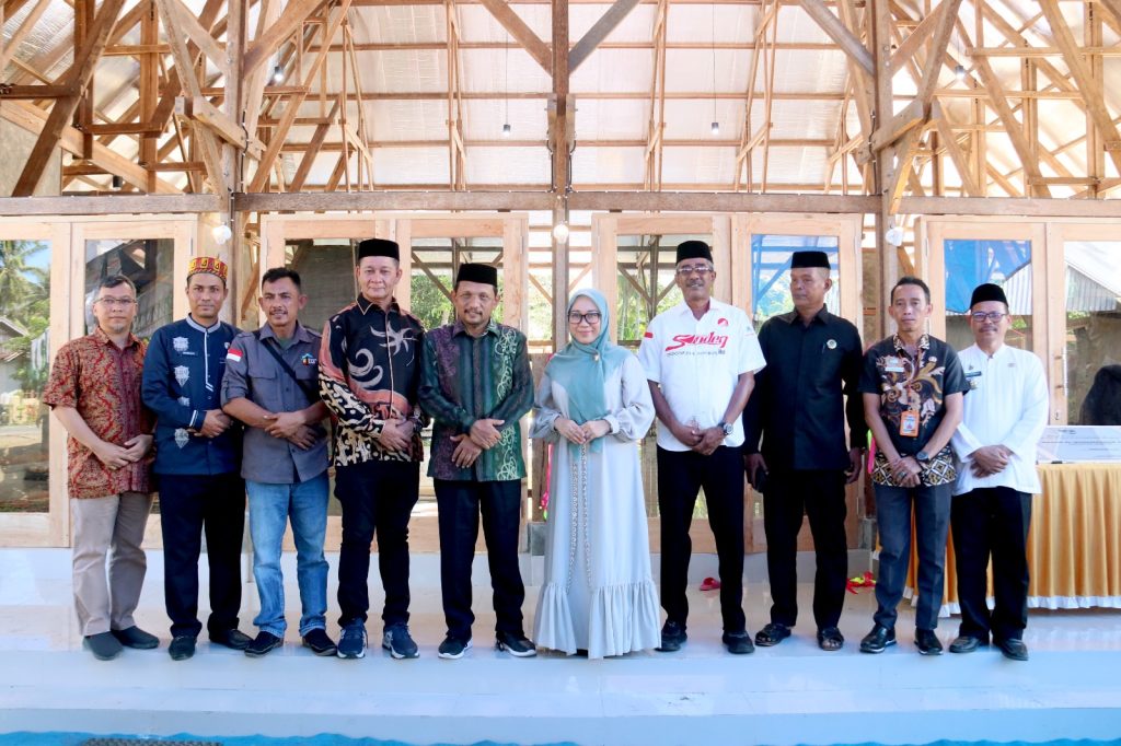 Masjid  Al Munawwarah Diresmikan Bupati Mamuju Sebagai Simbol persahabatan Sulbar Dan Aceh.