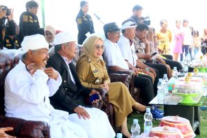 Sambut Nyepi, Bupati Mamuju Dampingi Umat Hindu Papalang Laksanakan Melasti