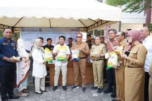 upaya mengendalikan inflasi daerah,Pemprov Sulbar Gelar Pasar Murah