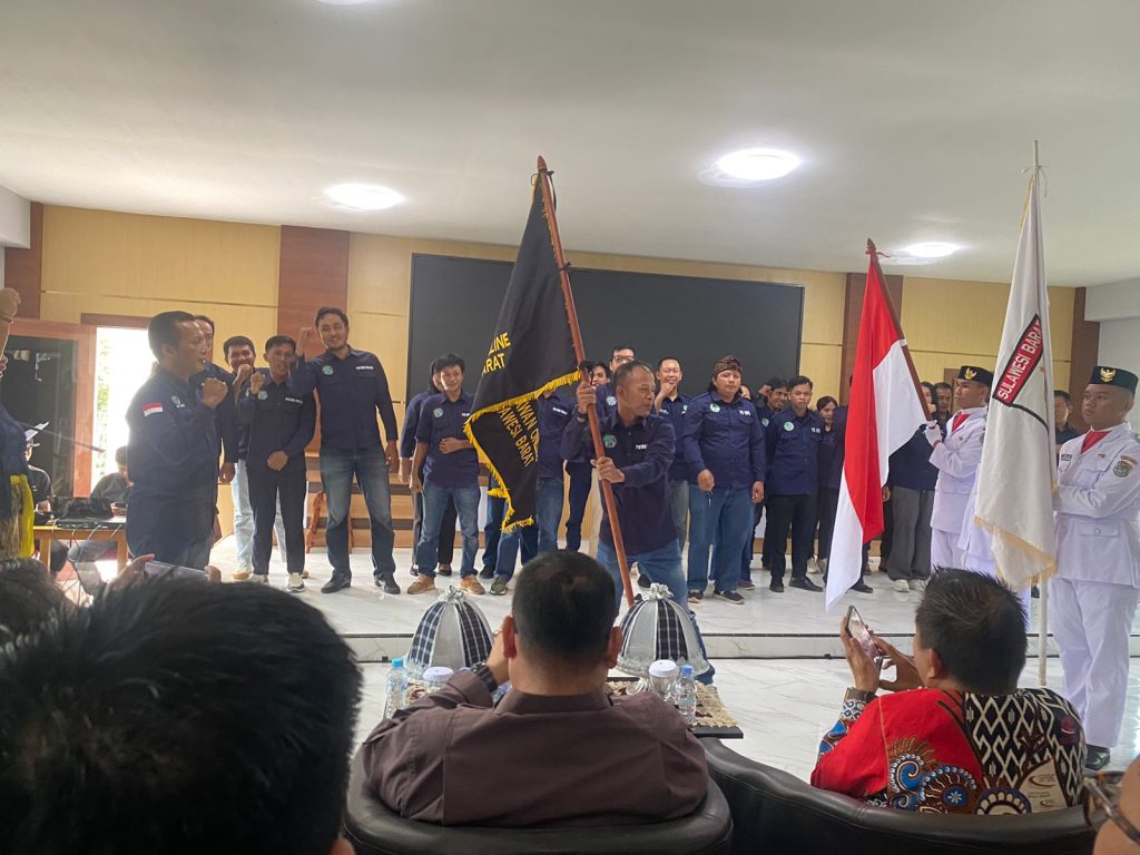Wakili Kapolresta, Kasi Humas Hadiri Pelantikan Pengurus Ikatan Wartawan Online Sulbar
