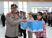 Serahkan Bingkisan Parcel Lebaran, Kapolda Sulbar : Kita Maknai Kegiatan ini Sebagai Penguat Tali Silaturahmi