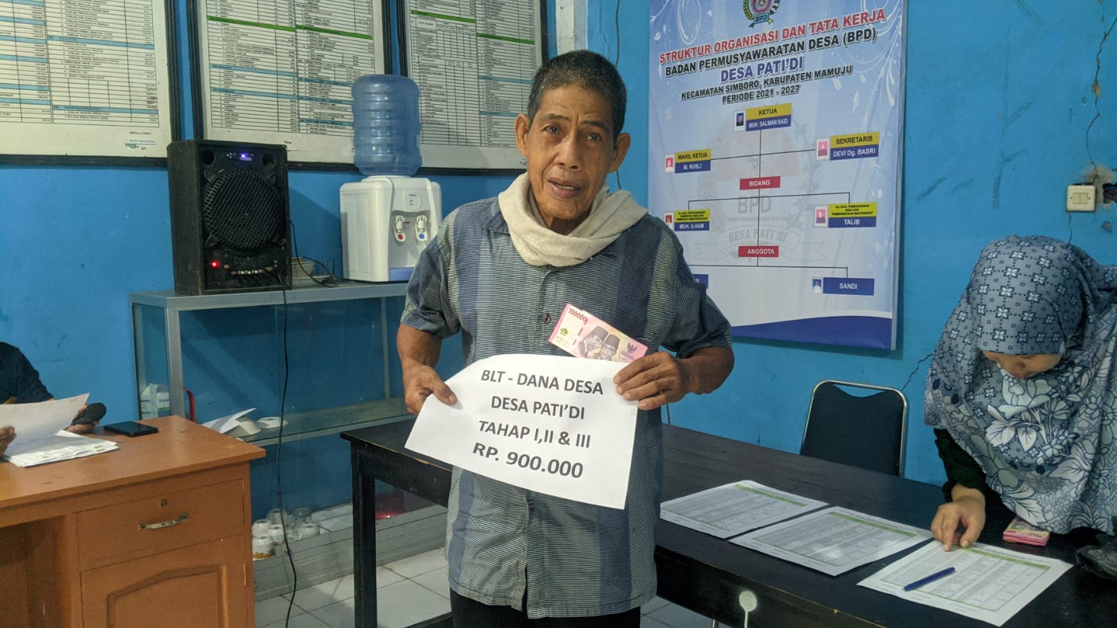 ''Baso Salah Satu Warga Masyarakat Desa Patidi Yang Menerima BLT''