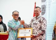 Kapolda Sulbar Terima Penghargaan di Acara Malam Penganugrahan Sukses Pelaksanaan Pemilu Serentak 2024