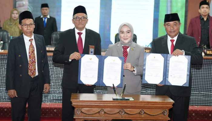 DPRD Sulbar Gelar Rapat paripurna Istimewa Penyerahan LHP Ke BPK-RI Atas  Laporan keuangan Pemprov Sulbar