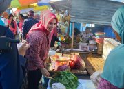 Pj Ketua PKK Sulbar Kunjungi Pasar TPI Mamuju, Kampanyekan Makan Ikan Segar