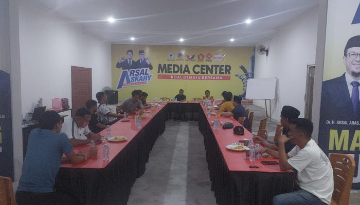 Ketua Koalisi Maju Bersama Hasanuddin Sailon Pimpin Rapat Koordinator Kecamatan dan Desa Pasang Arsal Aras – Askary Anwar 