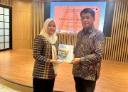 Dorong Investasi, Banhub Sulbar Serahkan Investment Guide Book 2024 kepada Kedautalan Bahrain