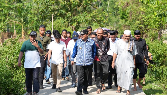 Pj. Gubernur Sulbar Kunjungi Desa Pammulukang KecamatanKalukku, Bantu Bibit Ikan Nila dan Bibit Pohon