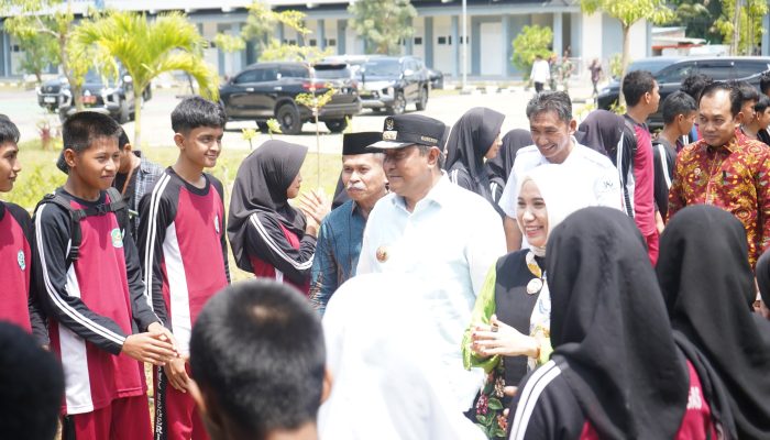 Pj Bahtiar Instruksikan Semua Sekolah Mulai Berlakukan Uji Coba Makan Gizi Gratis