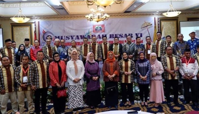 Ketua dan Wakil Ketua DPRD Provinsi Sulbar Hadiri Mubes Kerukunan Keluarga Mandar