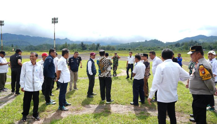 Tinjau Bandara Sumarorong, Bahtiar Baharuddin Bahas Penerbangan Mamasa – Toraja dan Mamuju