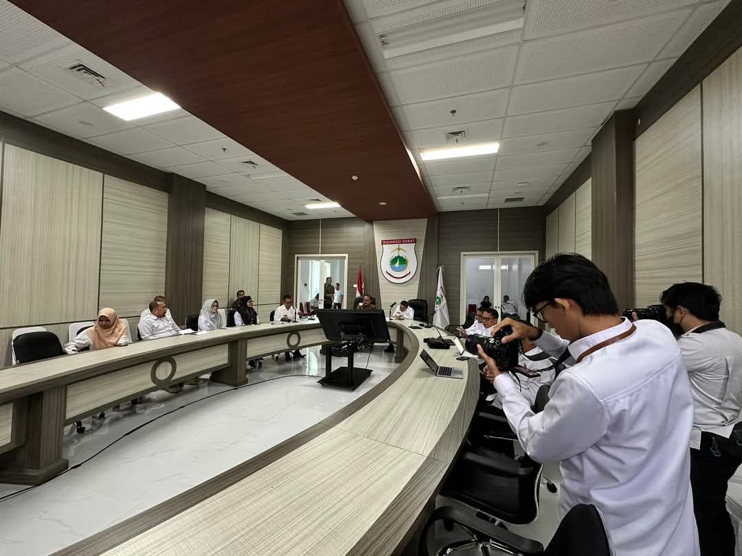 Amir A.dado Memaparkan program-program khusus DP3AP2KB Sulbar dalam mendukung visi misi Gunernur-Wagub 