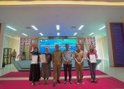 Pemprov Sulbar Serahkan 66 Sertifikat Merek Dagang, Dorong UMKM Go Digital