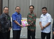 Wujudkan Sulbar Cerdas, PT Intan Pariwara Serahkan 670 Buku ke Perpusip Sulbar