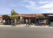 Tertibkan Bangunan Liar di Bahu Jalan dan Saluran Air , Satpol PP-Damkar Sulbar Lakukan Pendekatan Persuasif di Mamuju