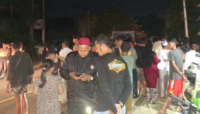 Diduga Ditipu PO Bus Rinra Trans, Ratusan Warga Patidi Mamuju Mengamuk Turun ke Jalan