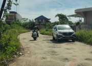 Memprihatinkan, Buruknya Jalan Menuju Asrama Haji Mamuju Dikeluhkan Warga