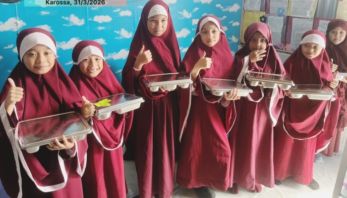 SDN 1 Mora Antusias Sambut Program Makanan Bergizi Gratis dari SPPG Karossa