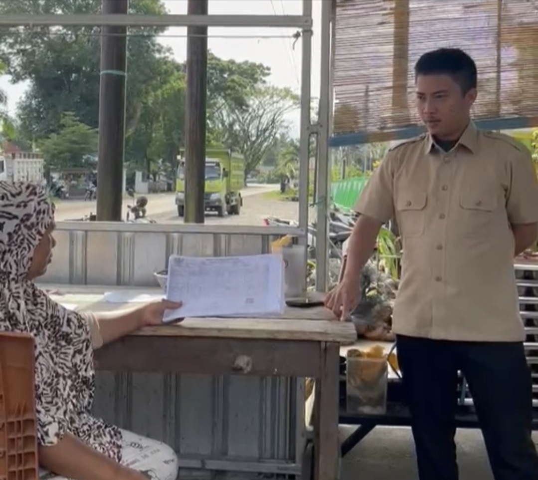 Kepala SPPG Karossa Wilton Simbong Menyalurkan MBG Kepada 130 Bumil, Busui, dan Balita di Mamuju Tengah