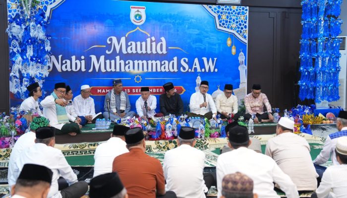 Maulid di Rujab Gubernur Sulbar, Suhardi Duka Minta Jemaah Khusyuk Saat Barzanji
