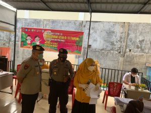 Dir. Samapta Polda Sulbar melakukan Akselerasi dan Pendampingan Vaksinasi di SDN 001 Polewali
