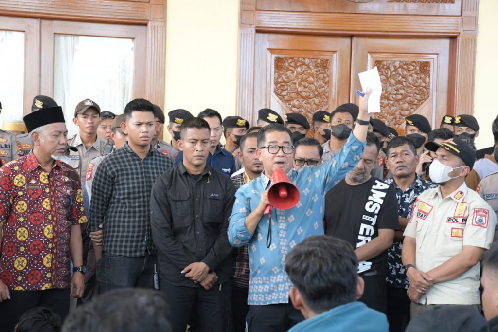 Sambut Massa Aksi, Akmal Minta Dukungan Mahasiswa Menjawab Problem di Sulbar