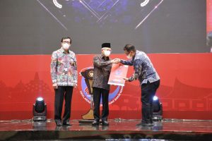 Pj Gubernur Sulbar Terima Penghargaan Pembina Kabupaten/Kota Peduli HAM