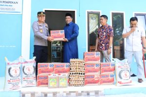 Wakili Kapolda Sulbar, Kapolres Majene Serahkan Bantuan Sembako untuk Pondok Pesantren dan Panti Asuhan