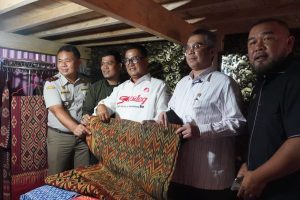 Wamentan Salut Dengan Agrikultur Pembuatan Kain Sekomandi