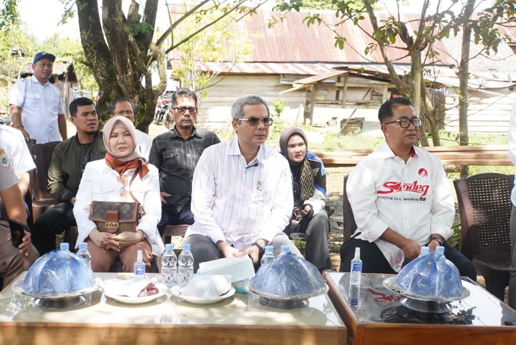 Wamentan Bersama Gubernur Sulbar Gerak Cepat Tangani Virus Jembrana di Sulbar