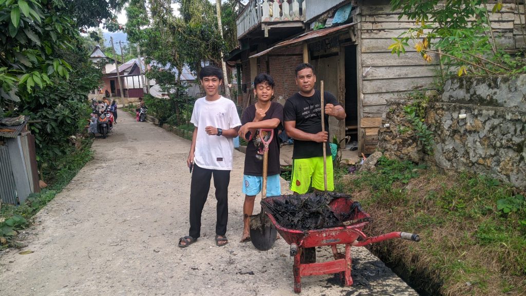 Dua warga Terjangkit DBD Tokoh Pemuda Desa Pati’di Harap, Dinkes Mamuju Menurunkan Tim Penyemprot Fogging.