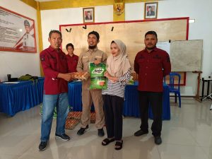Sekertariat DPRD Sulbar Salurkan Bantuan Stuting di Dua Kecamatan di Polman.