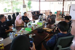 Sekprov Sulbar, Meminta Wartawan Yang Tergabung Pada IWO Sulbar Tidak Menghilangkan Fungsi Controlnya Terhadap Pemprov Sulbar