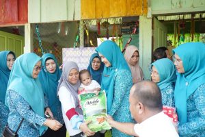 Tim PKK Sulbar, Kembali Salurkan Bantu Di Posyandu Sese Untuk Penanganan Stunting