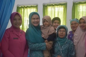 Ketua TP PKK Sulbar Bersama DWP Ajak Para Orang Tua Rutin Lakukan Pemeriksaan Kesehatan