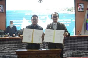 Pj Gubernur Sulbar Hadir Penetapan Dua Ranperda Tentang Lingkungan Hidup Di DPRD