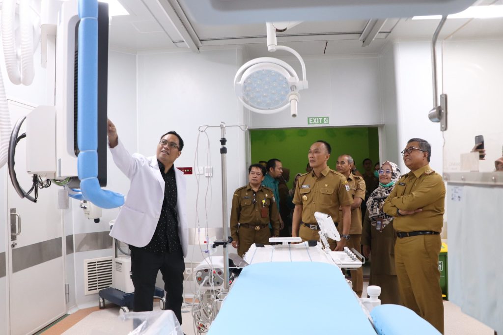 Pj Gubernur Sulbar, Prof Zudan Resmikan Layanan Katerisasi Jantung dan Batu Ginjal di RSUD Sulbar