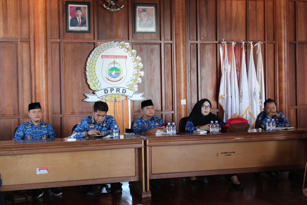 Sekretaris DPRD Sulawesi Barat, Muhammad Hamzih, Pimpin Apel Pagi Virtual Bersama Pj Gubernur Sulbar