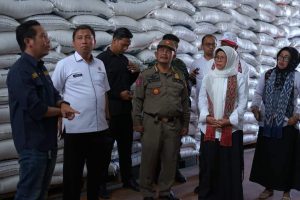 Pemkab Mamuju Pastikan Stok Bahan Pangan di Bulog Aman