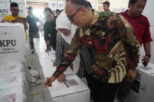 Kunjungi Kantor KPU Mamuju Jelang Pemilu 2024, Pj Gubernur Sulbar, Prof Zudan : Semuanya Sudah On The Track