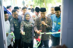 Kadis Pendidikan Sulbar Dampingi PJ Gubernur Menyerahkan Gedung SMA dan SMK di Polman