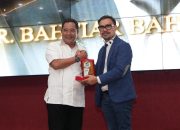 Pj.Gubernur Sulbar Terima Penghargaan Kabar Award 2024 Dari KGI