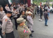 Polresta Mamuju Amankan Aksi Unras Dua Kelompok Mahasiswa Di Kantor Gubernur Sulbar