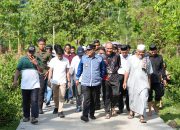 Pj. Gubernur Sulbar Kunjungi Desa Pammulukang KecamatanKalukku, Bantu Bibit Ikan Nila dan Bibit Pohon