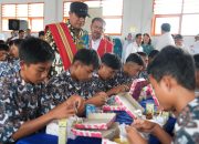 Pj Gubernur Sulbar Gelar Uji Coba Makan Bergizi Seimbang Gratis di SMK Negeri 1 Sumarorong
