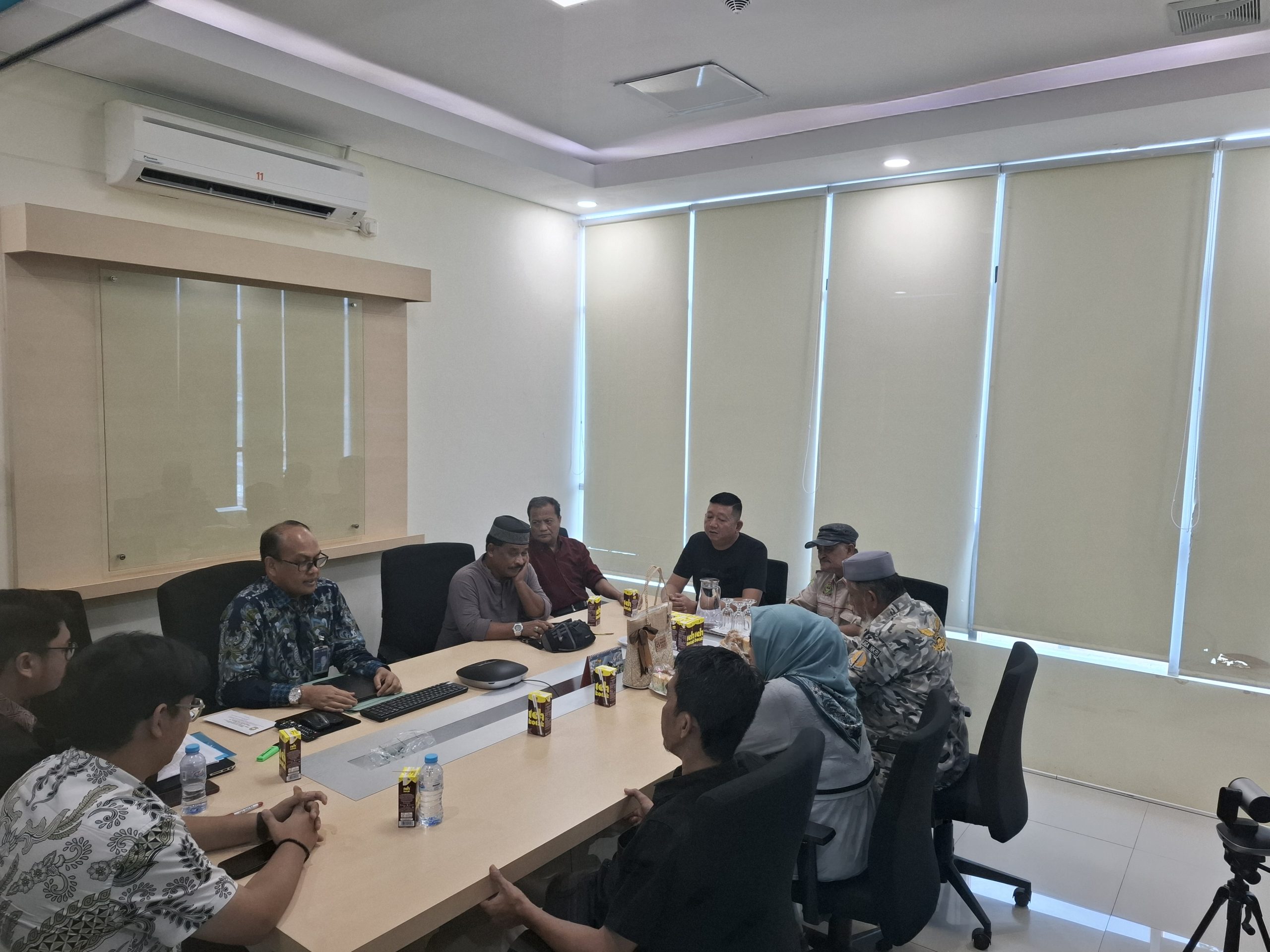 BNI Cabang Mamuju Telah Pertemukan antara Unit Remedial dan Recovery (RR) dan Direktur Utama PT. Sinar Beru-Beru, Hj. Saodah, untuk menyelesaikan dugaan penipuan terkait angsuran kredit yang disetorkan oleh PT. Sinar Beru-Beru selama ini