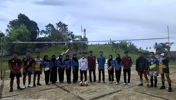 Pj.Kepala Desa Pati’di Membuka langsung Turnamen Bola Voli.